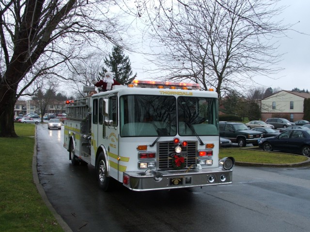 Engine 38 at Santa Detail 2004